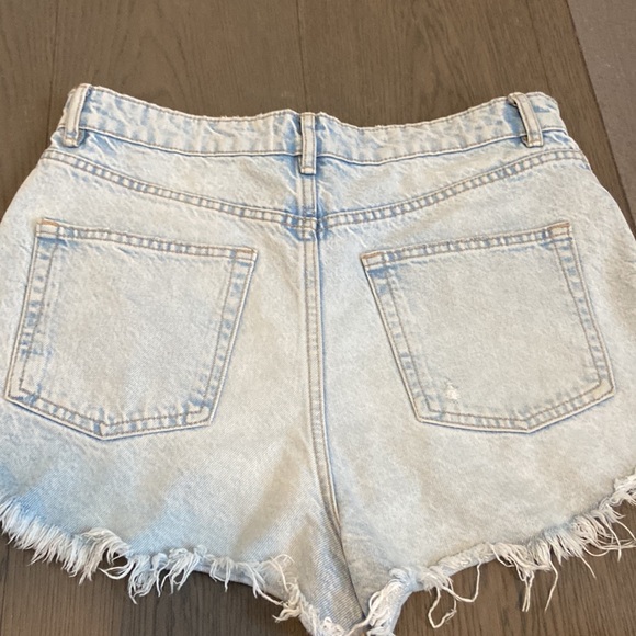 Zara light denim jean shorts. - Picture 4 of 5